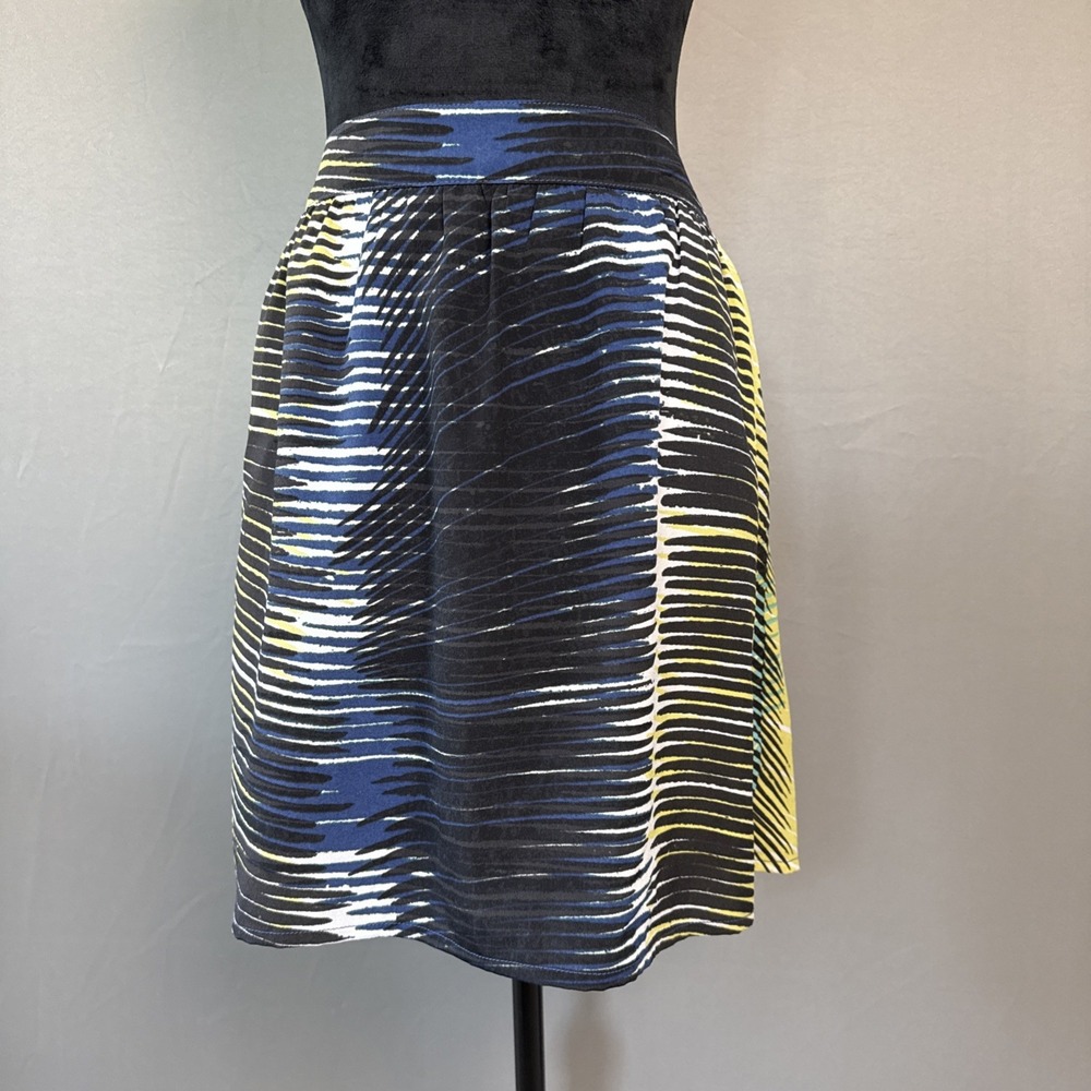Ann Taylor LOFT 12P Graphic abstract mini skirt Back Zip Lined Black White green